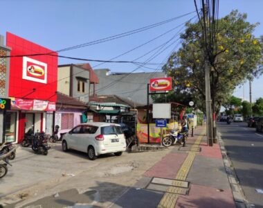 toko laptop jatiwaringin