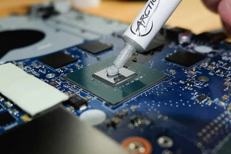 ganti thermal paste solusi laptop panas