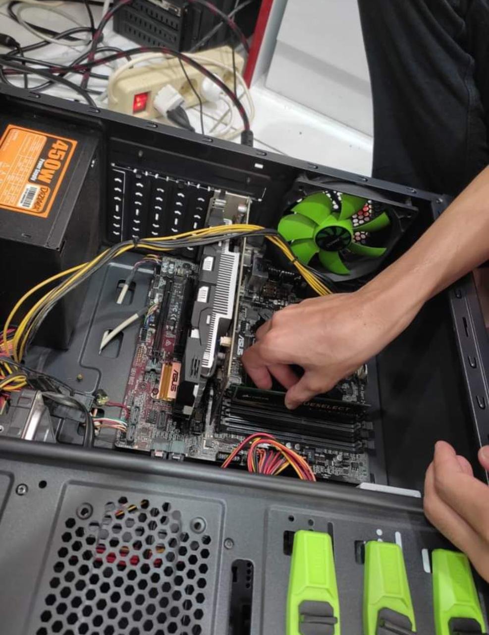 Service Komputer Kayumas Raya