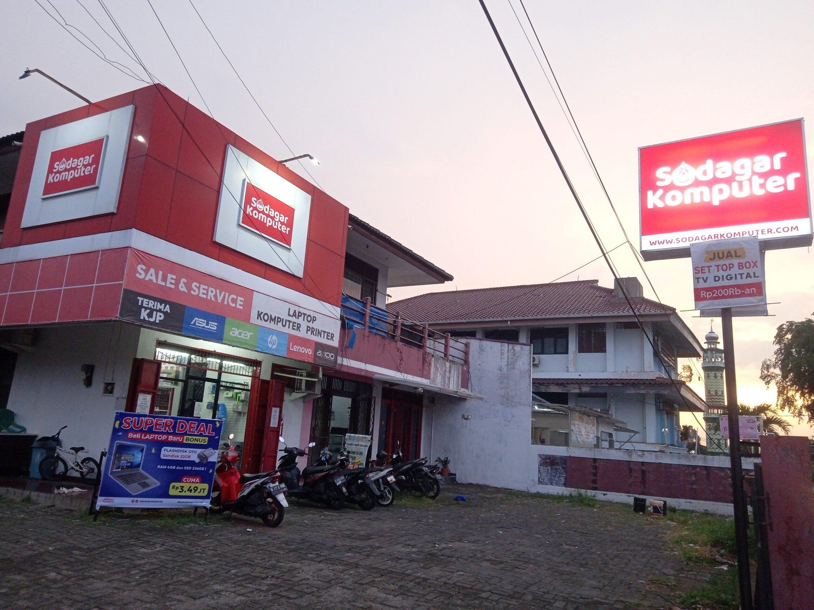 Toko Laptop BKT Banjir Kanal Timur