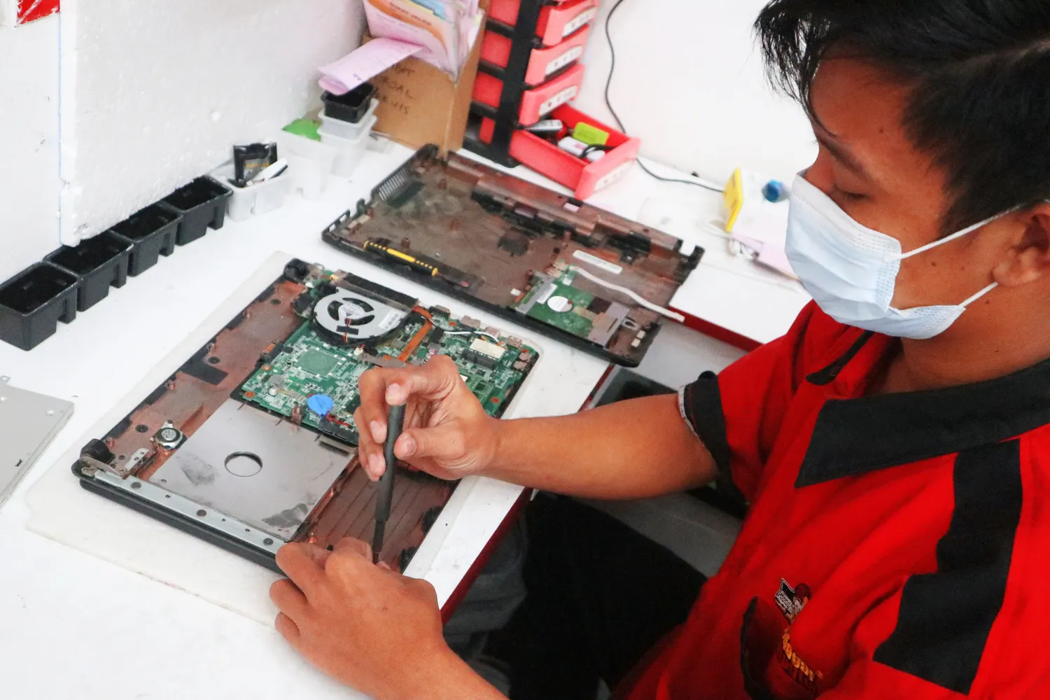 service laptop manggarai